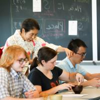 学生在伯洛伊特语言中心学习日本文化和语言的全浸入式课程...
